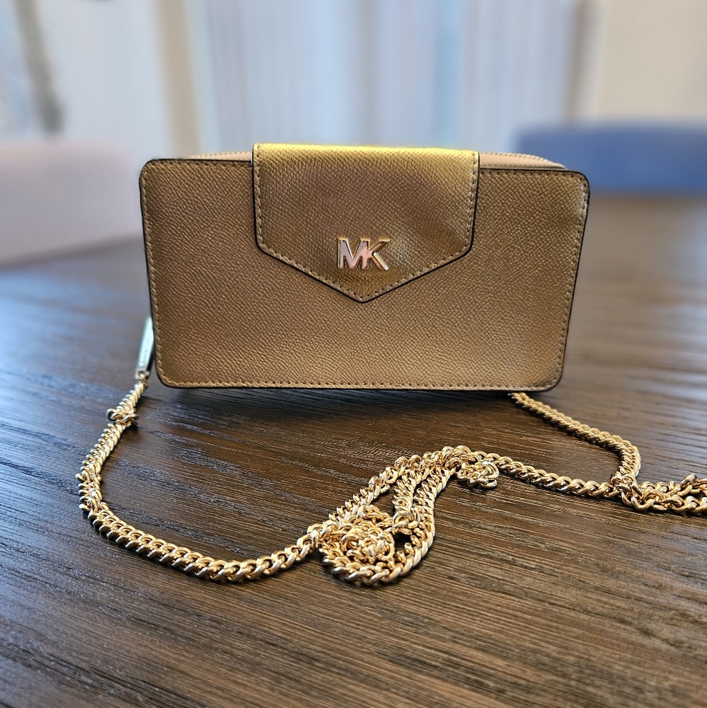 MK large wallet on chain